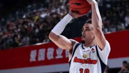 世界杯在线观看-奎因半场9投5中、三分4中3得到13分3篮板5助攻1抢断
